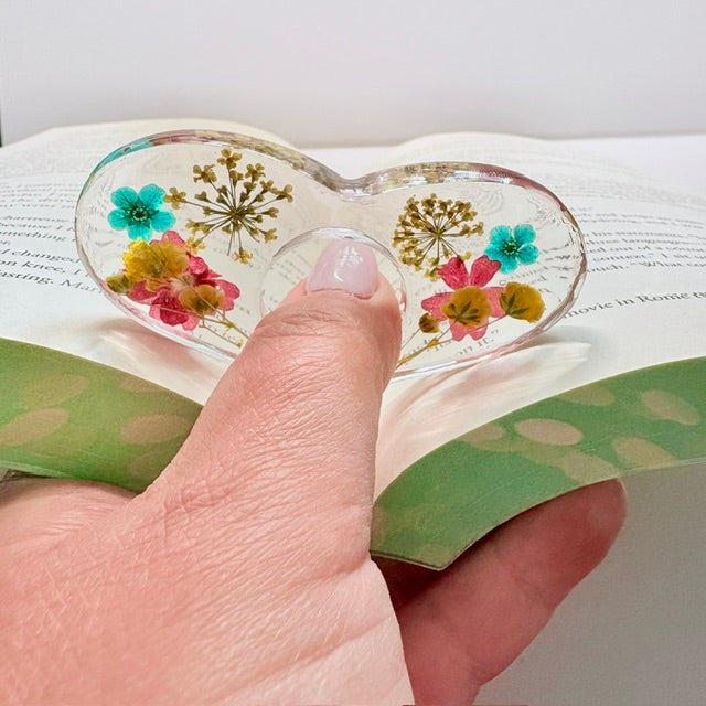 The Pressed Wildflower Page Holder