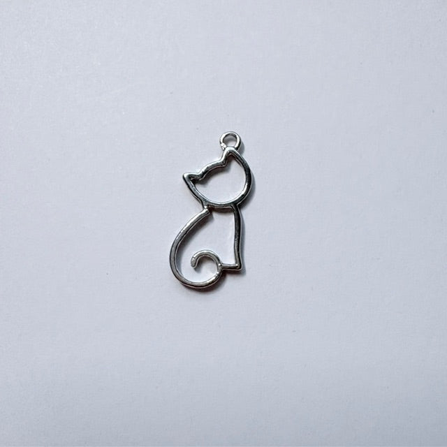 Minimalist Sitting Cat Charm