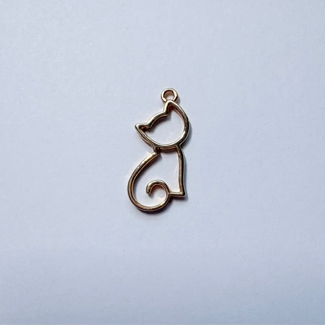 Minimalist Sitting Cat Charm