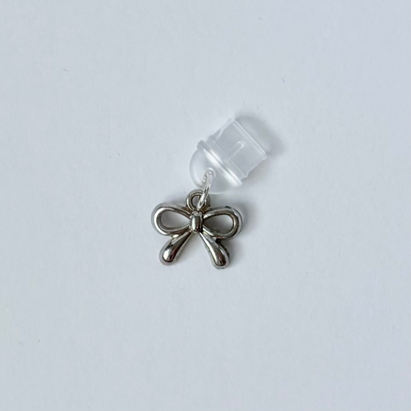 Silver Ribbon Charger Charm