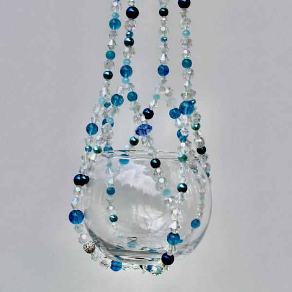 The full Ocean Breeze beaded plant hanger, featuring a calming blend of sea-inspired colors.